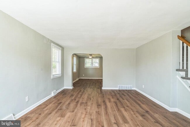 Building Photo - 817 Colwell Rd