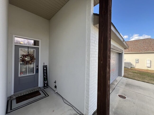 Building Photo - Partially Furnished Home on Sterling Oaks Dr. with Premium Features