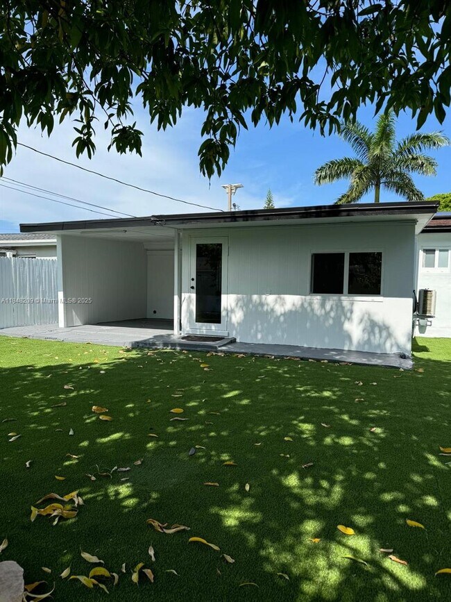 Building Photo - 4863 SW 44th Terrace