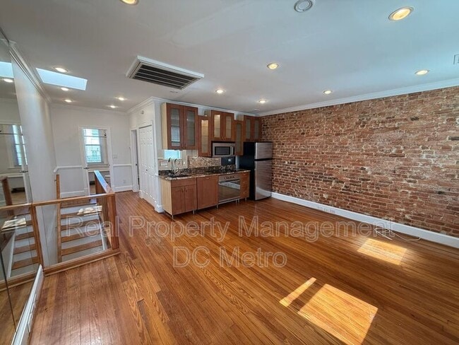 Building Photo - 2131 Newport Pl NW