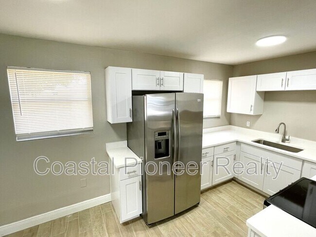 Building Photo - 8310 Croton Ave