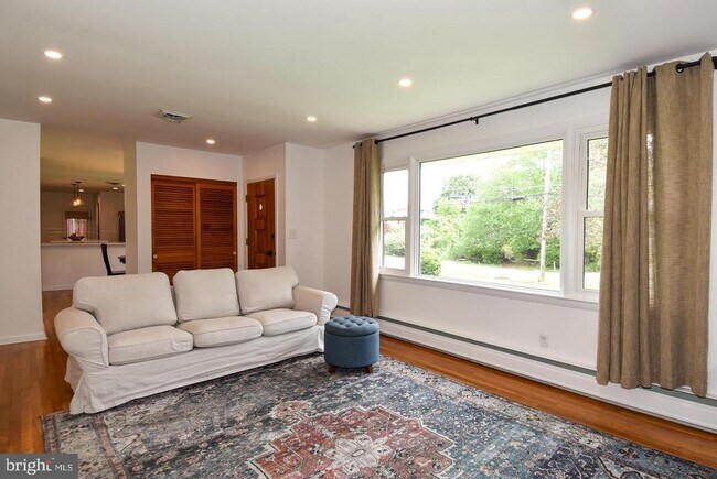 Building Photo - 2 Cinnamon Fern Rd