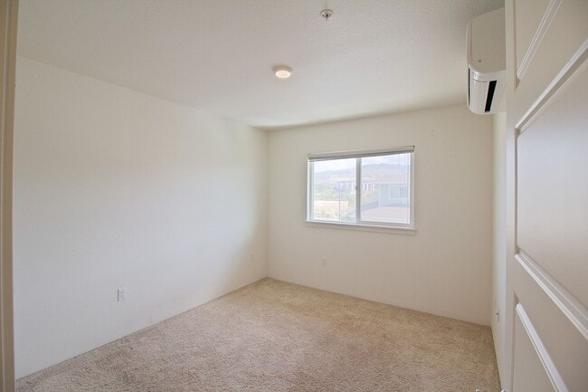 Building Photo - 3BD/2.5BA/Townhome with Private Patio and ...