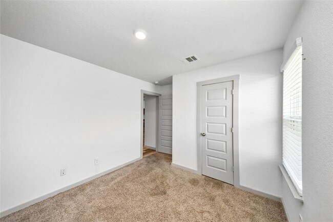 Building Photo - 14734 Sweetwater Dr