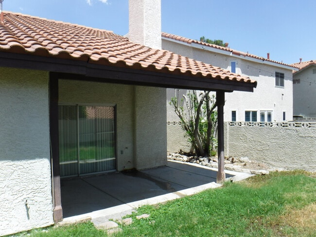 Building Photo - CUTE 2 BEDROOM/2 BATH HOME WITH FENCED IN ...