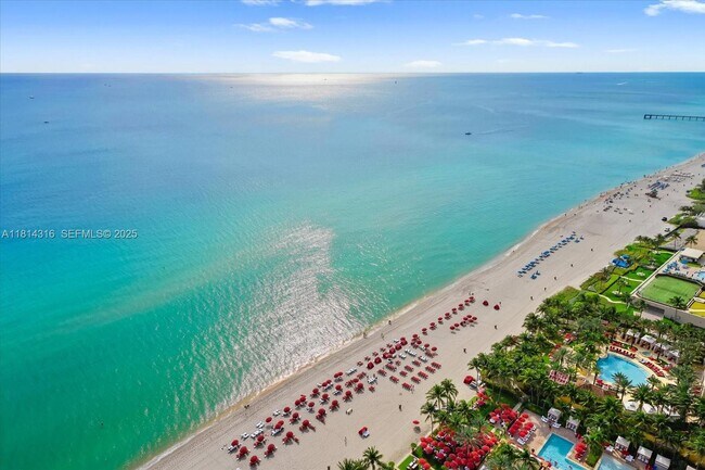 Building Photo - 17901 Collins Ave