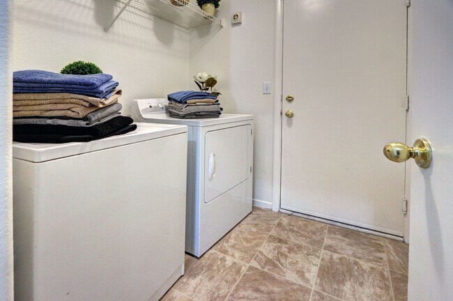 Building Photo - 3829 White Quail Ct