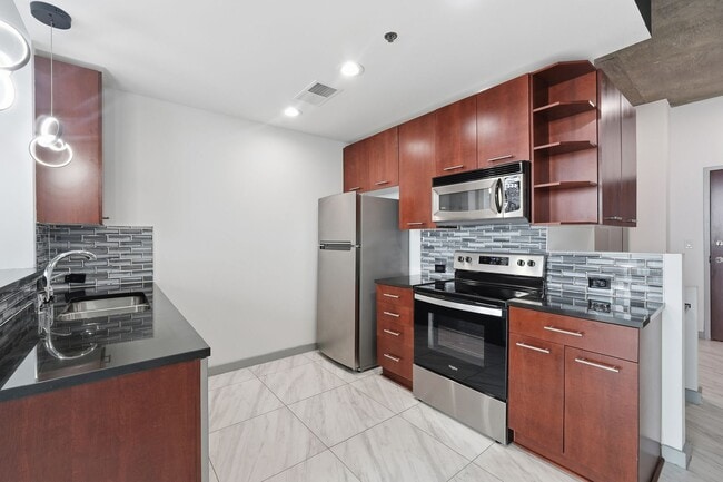 Building Photo - Upgraded Studio Condo in Buckhead