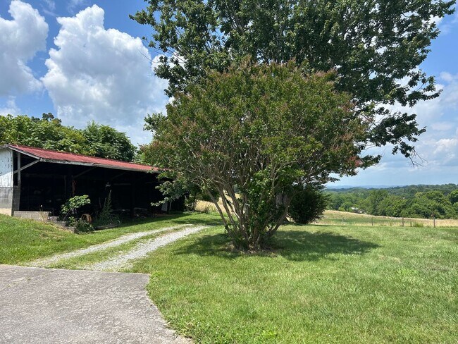 Building Photo - 4 Bedroom / 3 Bath One Level Home Kingsport TN
