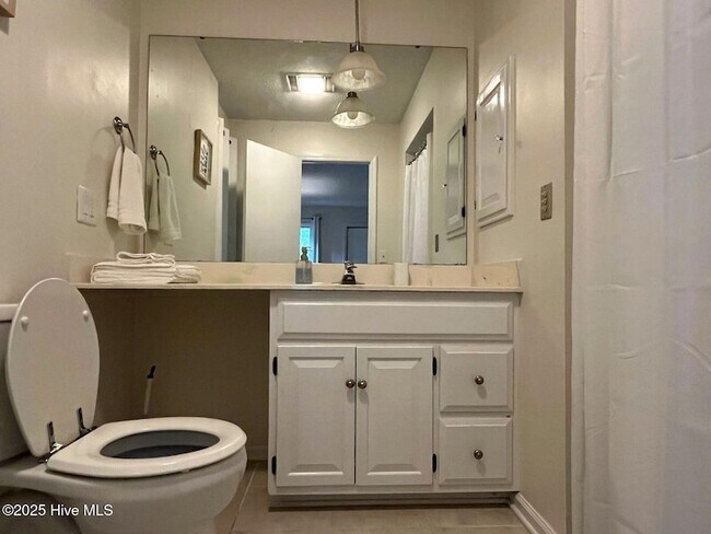 Building Photo - 1010 Monticello Dr