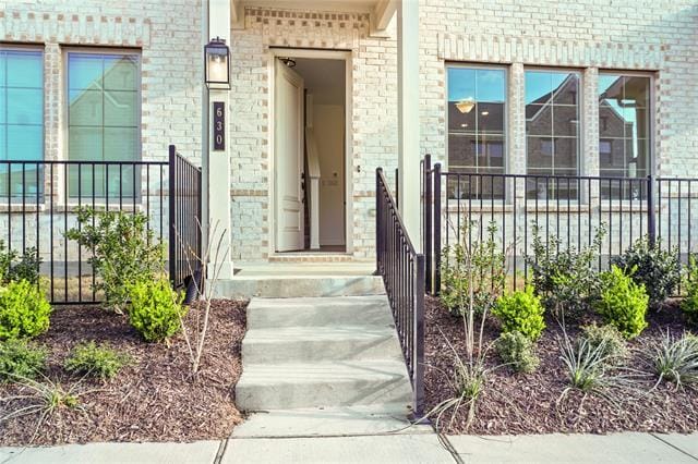 Building Photo - 631 Redwood Wy