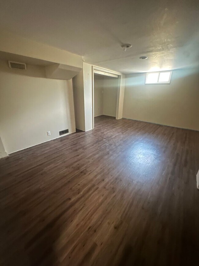Building Photo - Adorable Home!!!