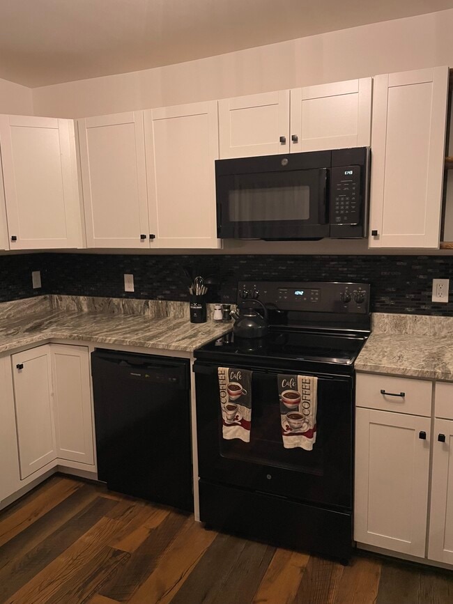 Building Photo - 53 Lincoln Ave W