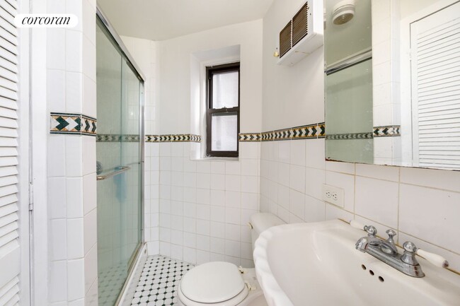 Building Photo - 350 E 53rd St