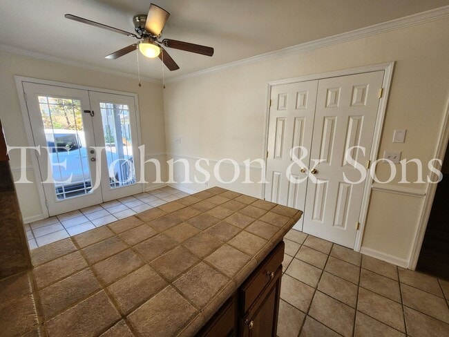 Building Photo - Charming 3-Bedroom Home with Rocking Chair...