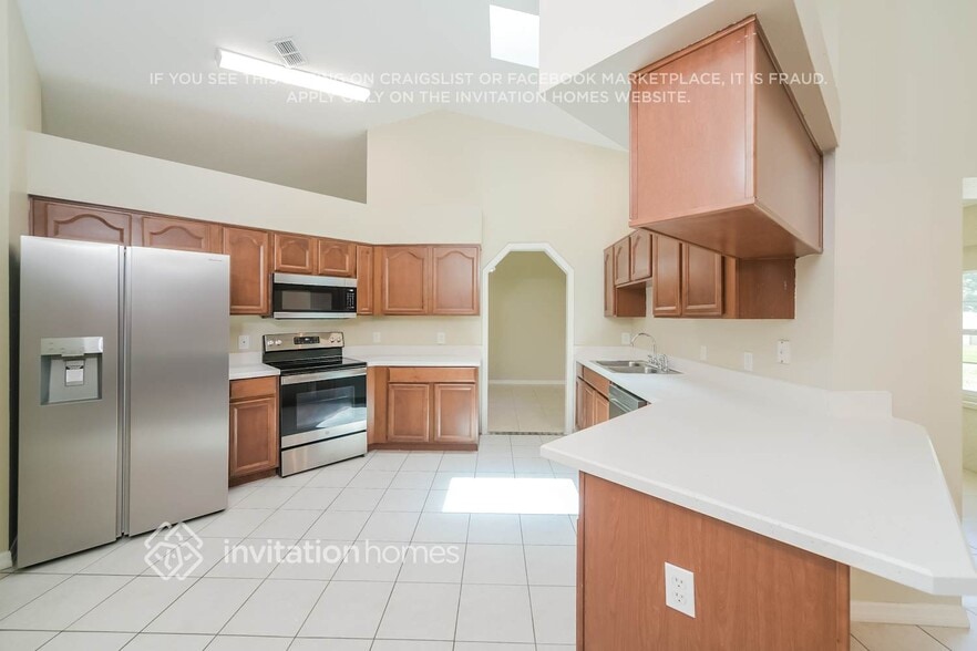 Building Photo - 2442 Sweetwater Blvd