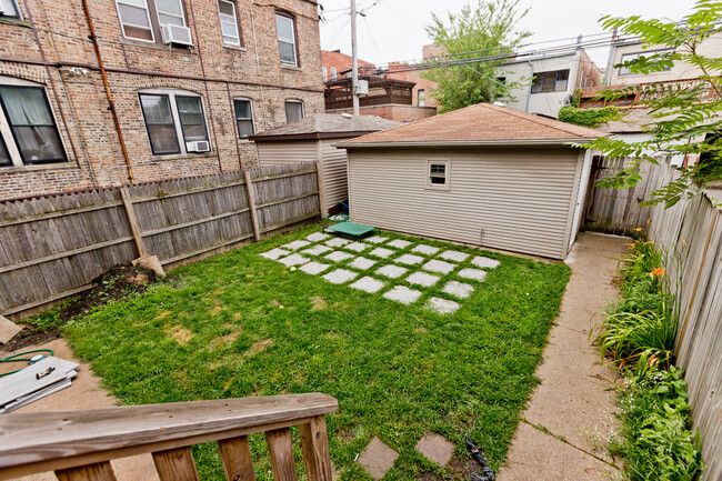 Building Photo - Absolutely massive unit with one garage pa...