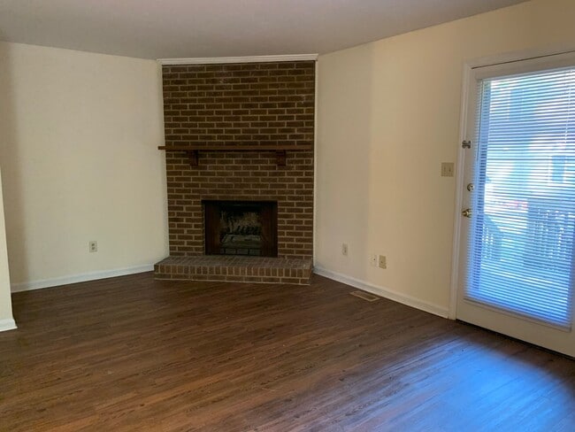 Building Photo - 6720