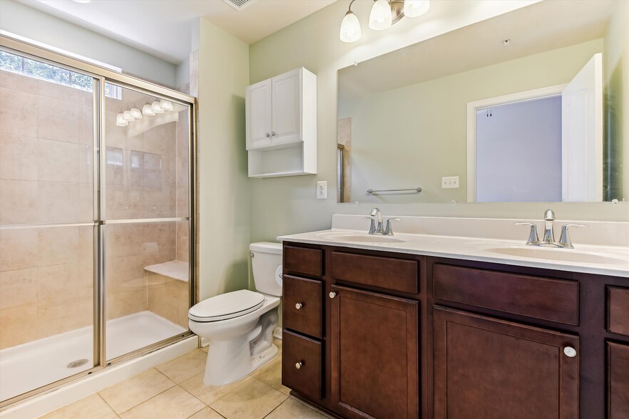 Primary Suite Full Bath - 503 Kinglets Roost Ln