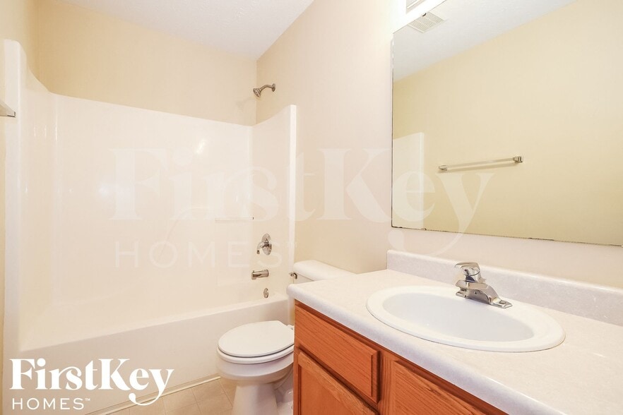 Building Photo - 7228 Village Oaks Dr