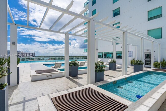 Building Photo - 400 Sunny Isles Blvd
