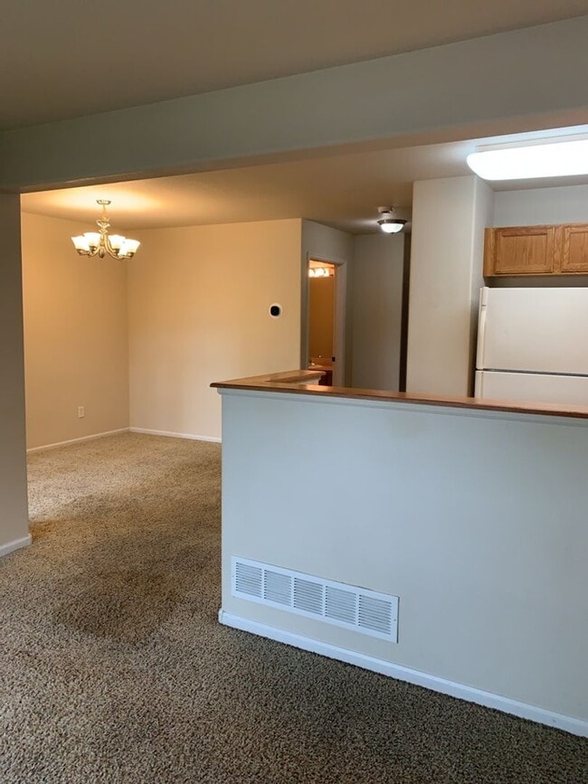 Building Photo - 844 Apex Dr