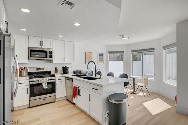 Building Photo - 3200 Ivory Coast Dr