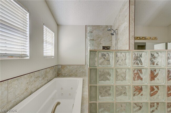 Building Photo - 2616 Camphor Tree St