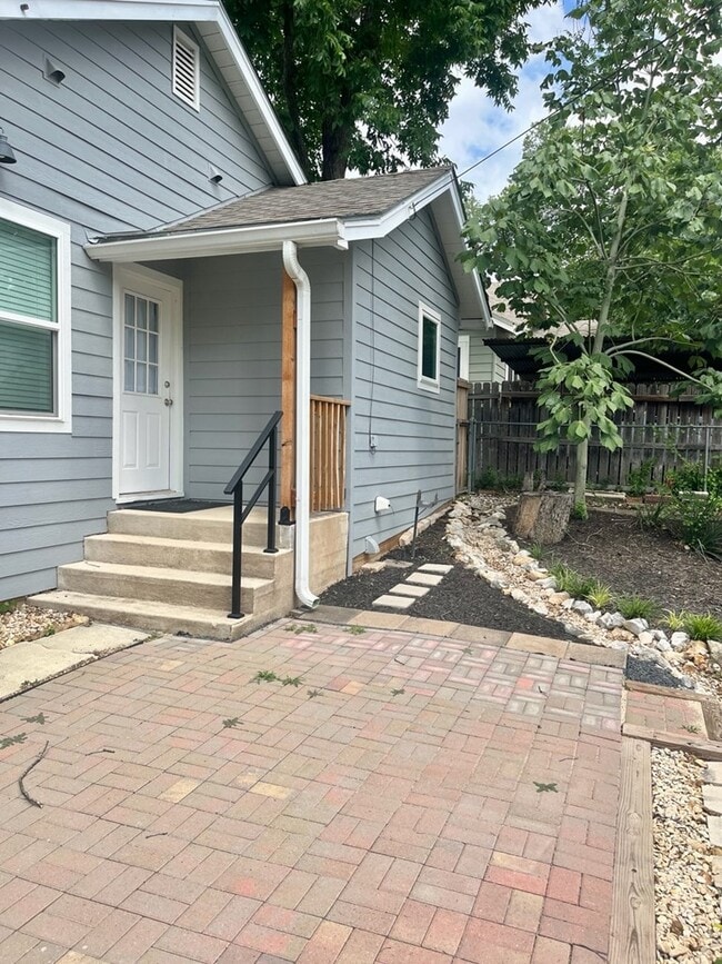 Building Photo - 828 Wheless Ave