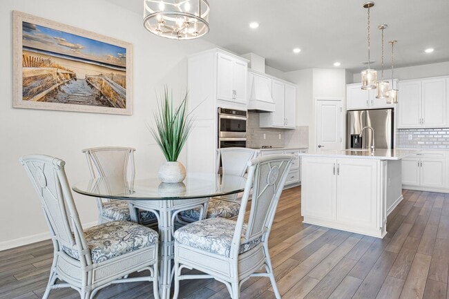 Building Photo - Luxury Living for Lease – 5BR Home with Of...