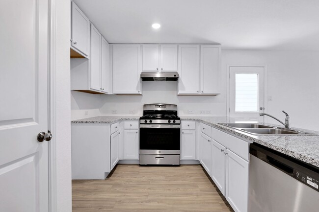 Building Photo - ***APPLICATION CURRENTLY UNDER REVIEW***MO...