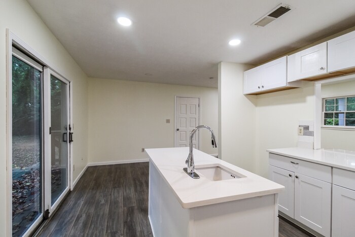 Building Photo - 2979 Tiller Trail SW