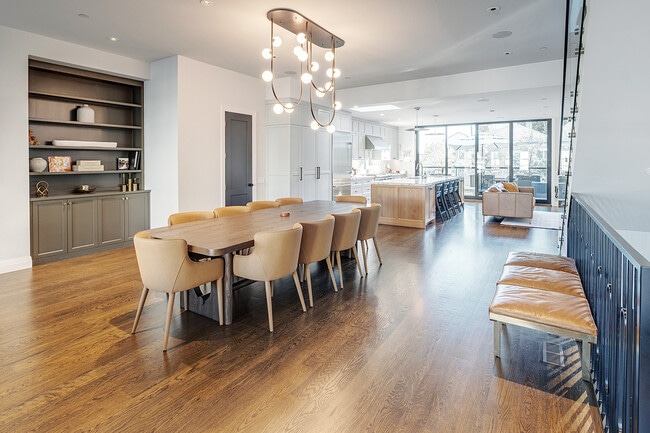 Building Photo - 463 Duncan St