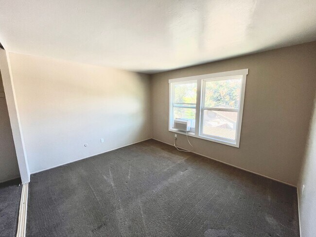 Building Photo - Updated 4B 2BA Home in Paradise Hills w/ S...