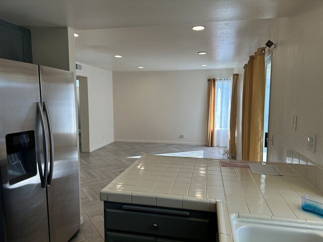 Building Photo - Jeffries Ranch Oceanside Home