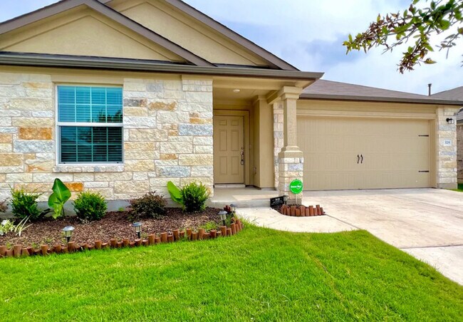 Building Photo - Modern 4-Bed, 2-Bath Retreat with Soaking ...