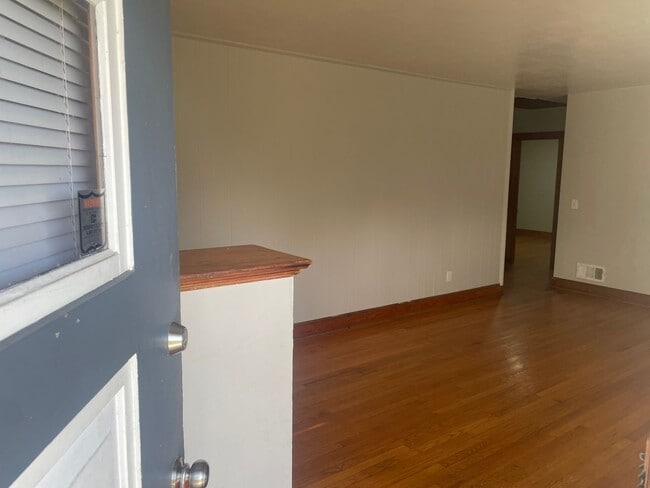 Building Photo - 4 Bedroom House