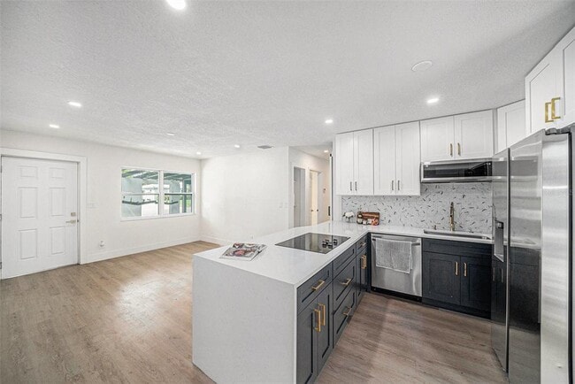 Building Photo - 3812 W Rogers Ave