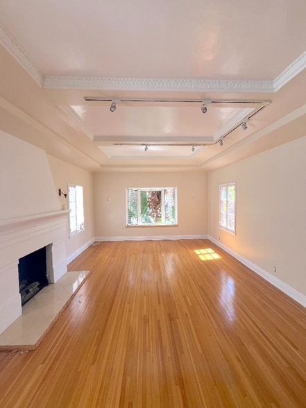 Building Photo - 223 S Gale Dr