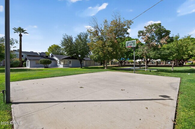 Building Photo - 1339 N 44th St