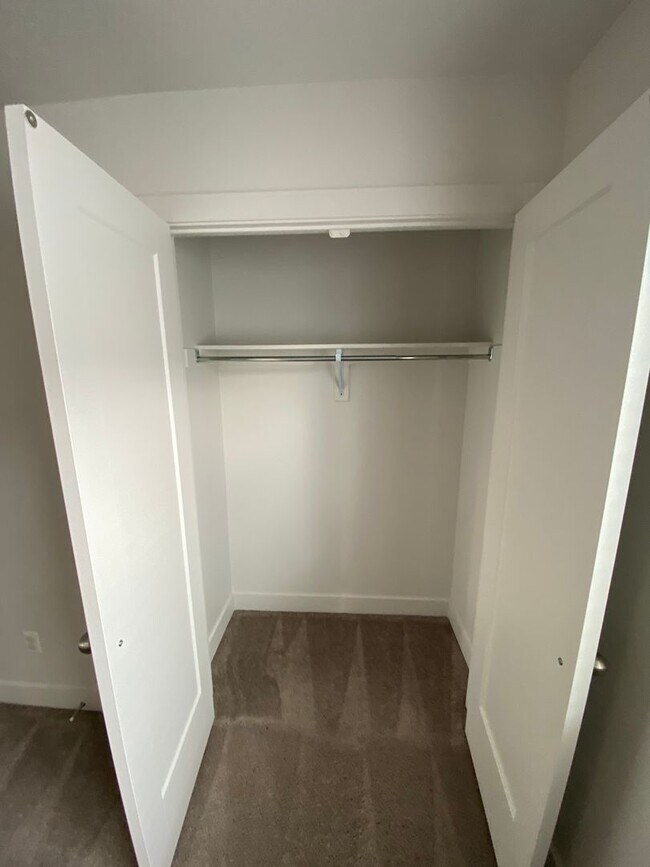 Building Photo - Beautiful House with basement apartment