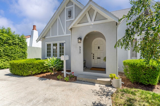 Primary Photo - 332 Crescent Dr