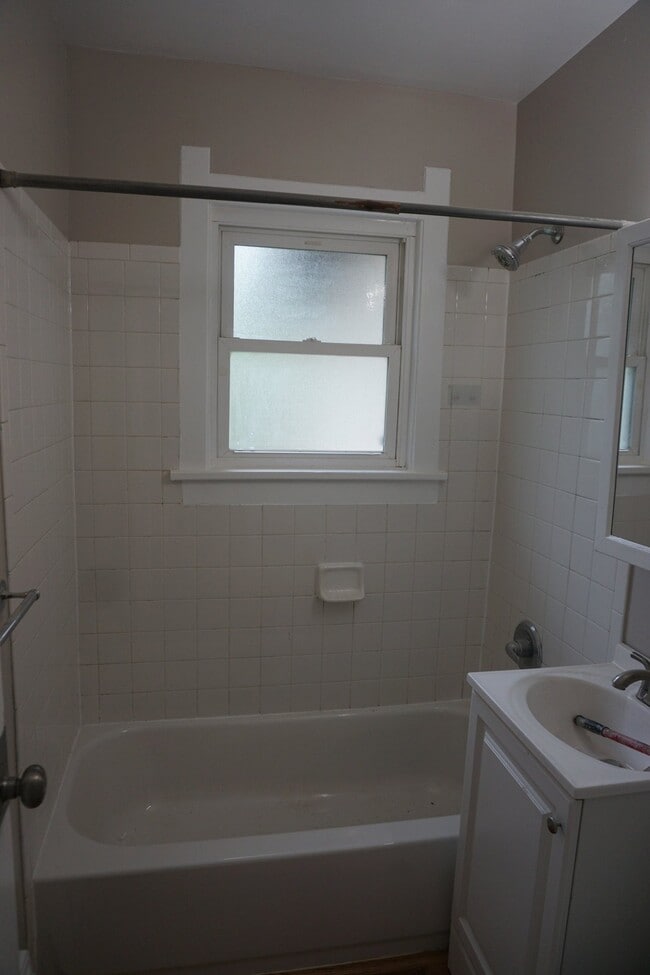 Building Photo - Cute Bungalow in Established Lakewood Neighborhood!