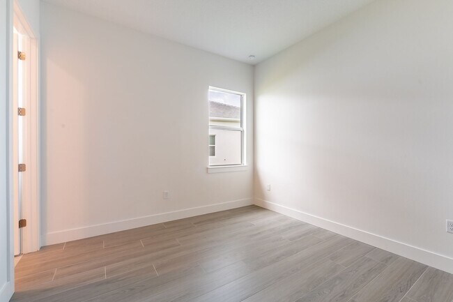 Building Photo - Exquisite 3-Bed 3.5-Bath Home in Prestigio...