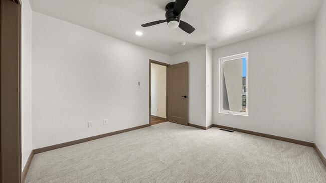 Building Photo - 367 Toms Cyn Dr