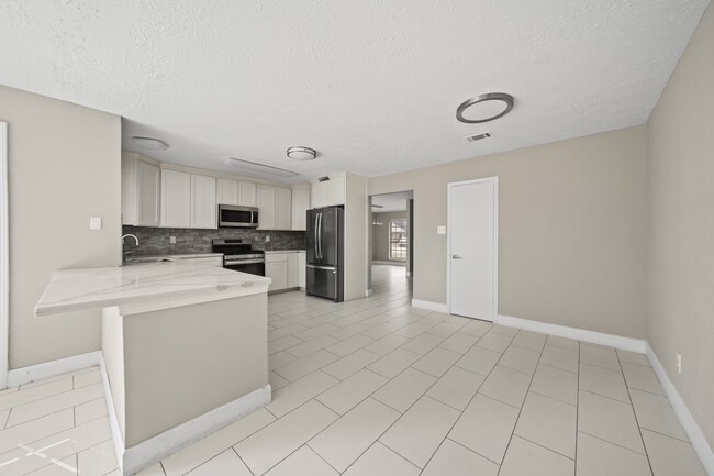 Building Photo - 7010 Pembrough Ln