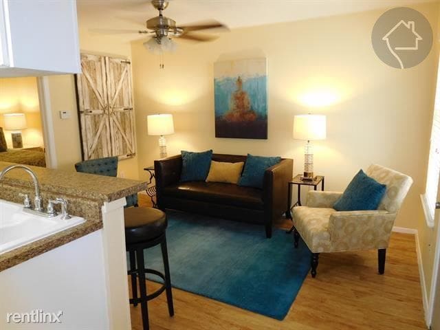 Building Photo - 302 W 38th St