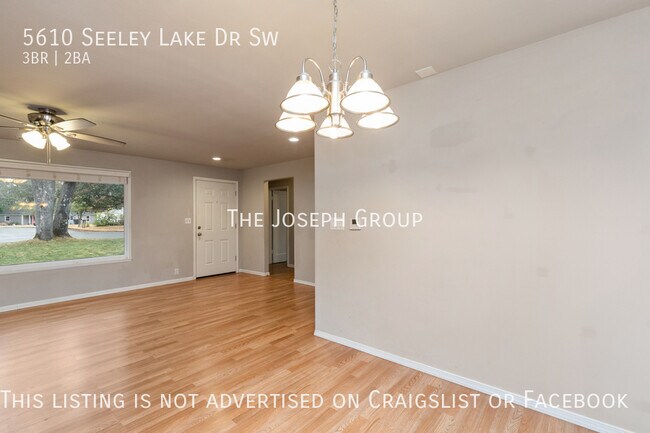 Building Photo - Beautifully updated 3 bed/2 bath in Lakewood!