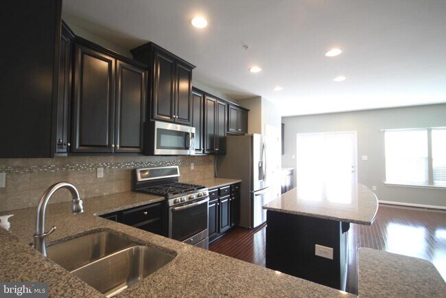 Building Photo - 228 Compass Dr