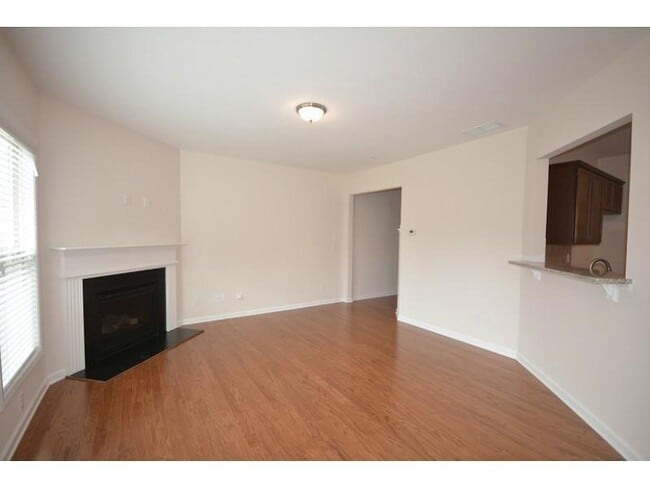 Building Photo - 2144 Greencrest Cir